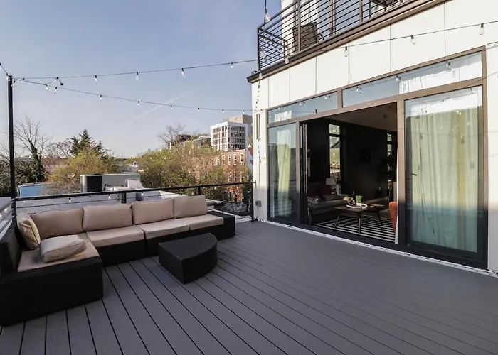 Unit 9 Luxe 2 Bedroom Penthouse Sleeps 6