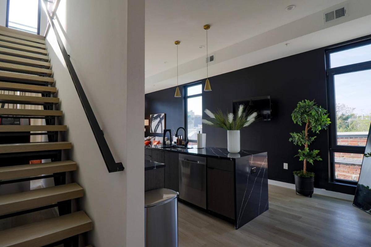 Unit 9 Luxe 2 Bedroom Penthouse Sleeps 6 * Washington
